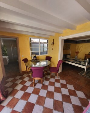 Dining - Flora Bed & Breakfast Maspalomas (Room with breakfast) (Maspalomas)