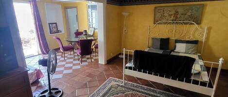 1 makuuhuone, silitysrauta/-lauta, ilmainen Wi-Fi, vuodevaatteet