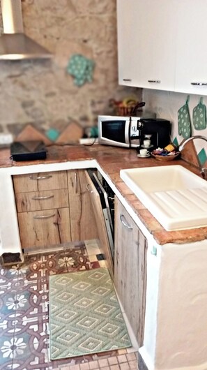 Micro-ondes, four, plaque de cuisson, lave-vaisselle