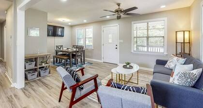 Cypress Court Retreat – Pickleball, Yard, Fire Pit