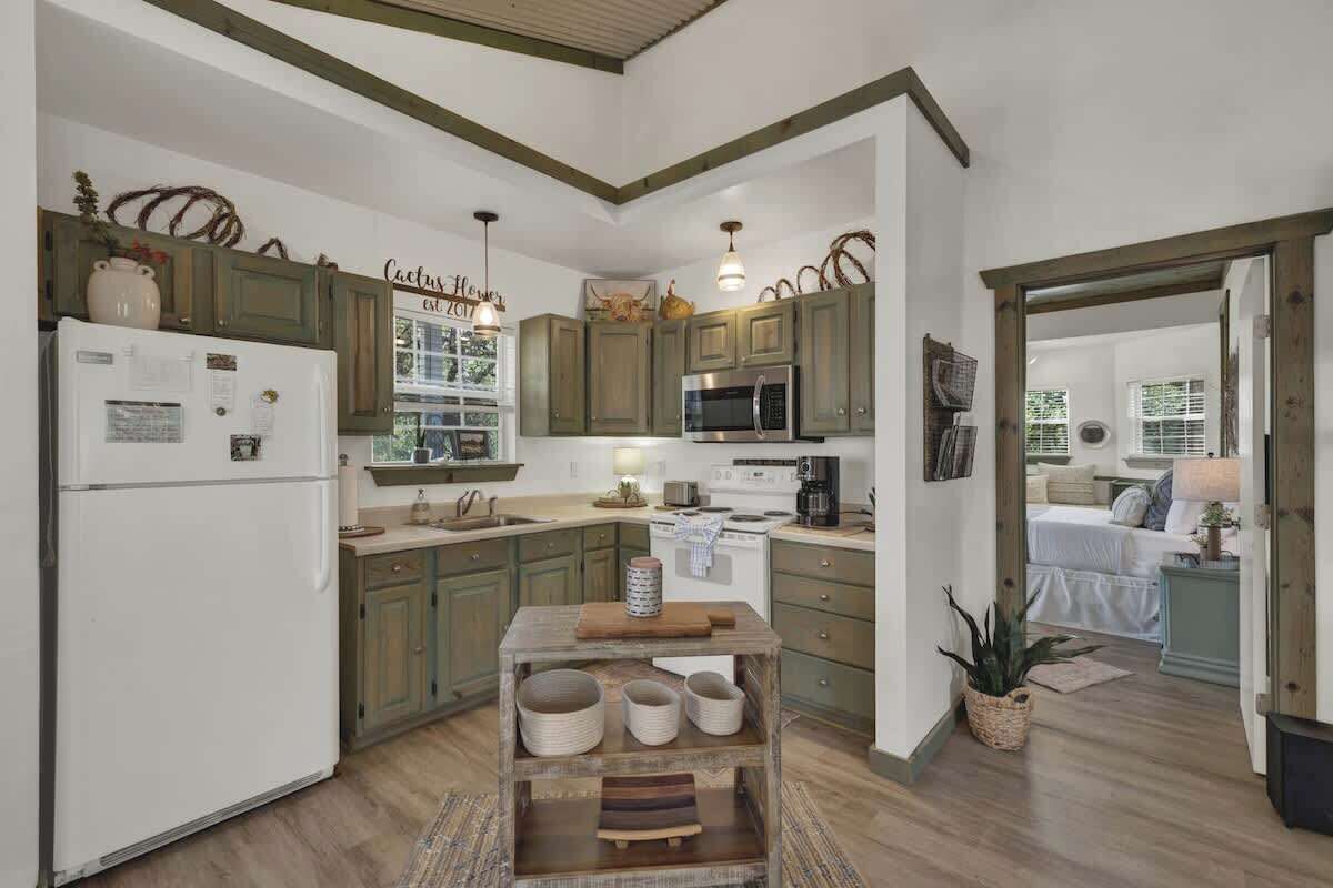 House, Multiple Beds, Patio, Garden View (3408 Grapecreek Ldge) | Private kitchen