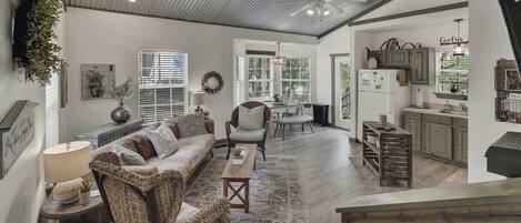 House, Multiple Beds, Patio, Garden View (3408 Grapecreek Ldge) | Living area