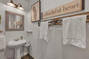 House, Multiple Beds, Patio, Garden View (3408 Grapecreek Ldge) | Bathroom | Towels - Cactus Flower Lodge-20 min to Downtown-starlit Sky Views (Fredericksburg)