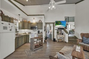 独立别墅, 多张床, 露台 (3408 Grapecreek Rd) | 私人厨房 | 茶具/咖啡用具