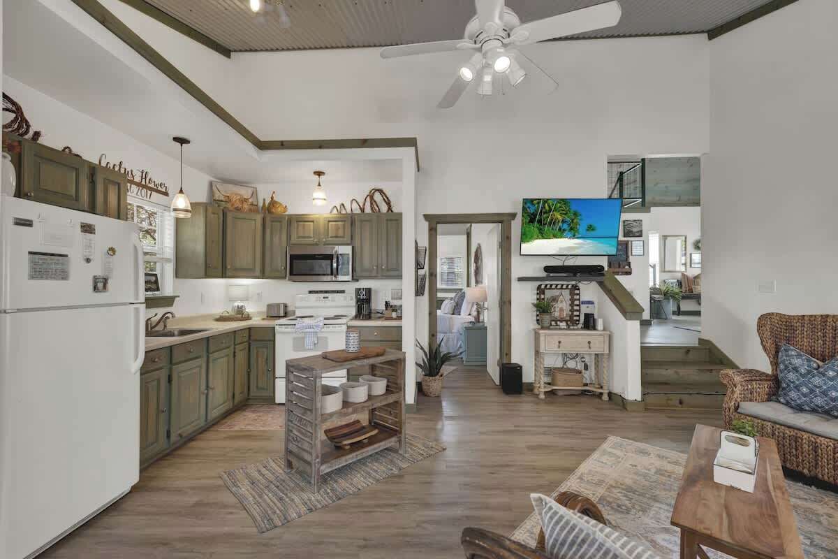 House, Multiple Beds, Patio, Garden View (3408 Grapecreek Ldge) | Private kitchen