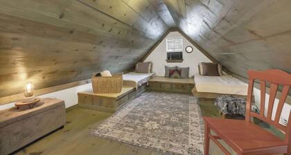 Cactus Flower Lodge-20 min to Downtown-starlit Sky Views