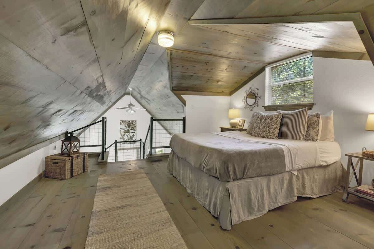 House, Multiple Beds, Patio, Garden View (3408 Grapecreek Ldge) | 2 bedrooms, individually decorated, individually furnished, bed sheets