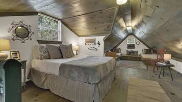 House, Multiple Beds, Patio (3408 Grapecreek Cmb) | 3 bedrooms, individually decorated, individually furnished, bed sheets