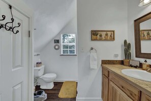 Ferienhaus, 1 King-Bett, Terrasse, Gartenblick (3408 Grapecreek Tree) | Badezimmer