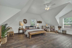 House, 1 King Bed, Patio, Garden View (3408 Grapecreek Tree) | 1 bedroom, individually decorated, individually furnished, bed sheets