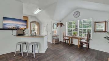 Ferienhaus, 1 King-Bett, Terrasse, Gartenblick (3408 Grapecreek Tree) | Innenbereich