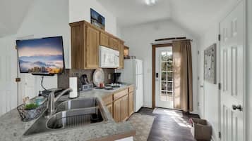 Ferienhaus, 1 King-Bett, Terrasse, Gartenblick (3408 Grapecreek Tree) | Eigene Küche | Wasserkocher mit Kaffee-/Teezubehör