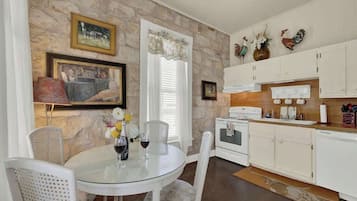 Ferienhaus, Mehrere Betten, Terrasse, Stadtblick (101 N Orange #2) | Eigene Küche