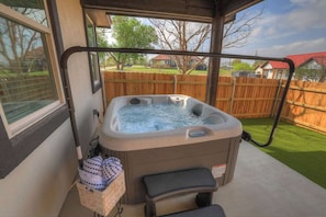 House, 1 King Bed, Hot Tub, Garden View (1472 W Live Oak #2) | Terrace/patio - Cozy Casita With Hot Tub Six Minutes From Main Street (Fredericksburg)