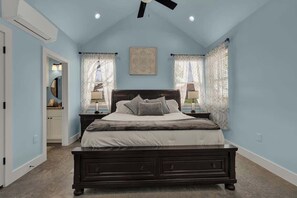 House, 1 King Bed, Hot Tub, Garden View (1472 W Live Oak #2) | 1 bedroom, individually decorated, individually furnished, bed sheets