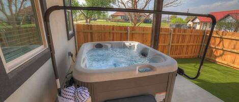 House, 1 King Bed, Hot Tub, Garden View (1472 W Live Oak #2) | Terrace/patio