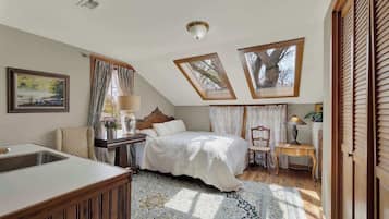 Huis, 1 queensize bed, patio, uitzicht op tuin (415 W San Antonio- E) | 1 slaapkamer, individueel gedecoreerd, individueel gemeubileerd