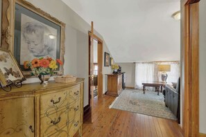 獨棟房屋, 1 張加大雙人床, 庭院, 花園景觀 (415 W San Antonio- E) | 住宿內部