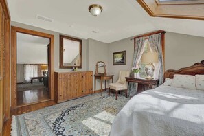 Maison, 1 grand lit, patio, vue jardin (415 W San Antonio- E)