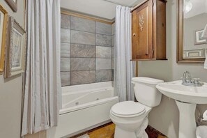 House, 1 Queen Bed, Patio, Garden View (415 W San Antonio- E) | Bathroom | Towels - East Suite in Gillespie House -steps to Main Street! (Fredericksburg)