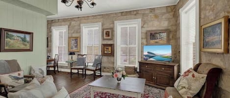 Ferienhaus, Mehrere Betten, Terrasse, Gartenblick (101 N Orange #1) | Wohnbereich