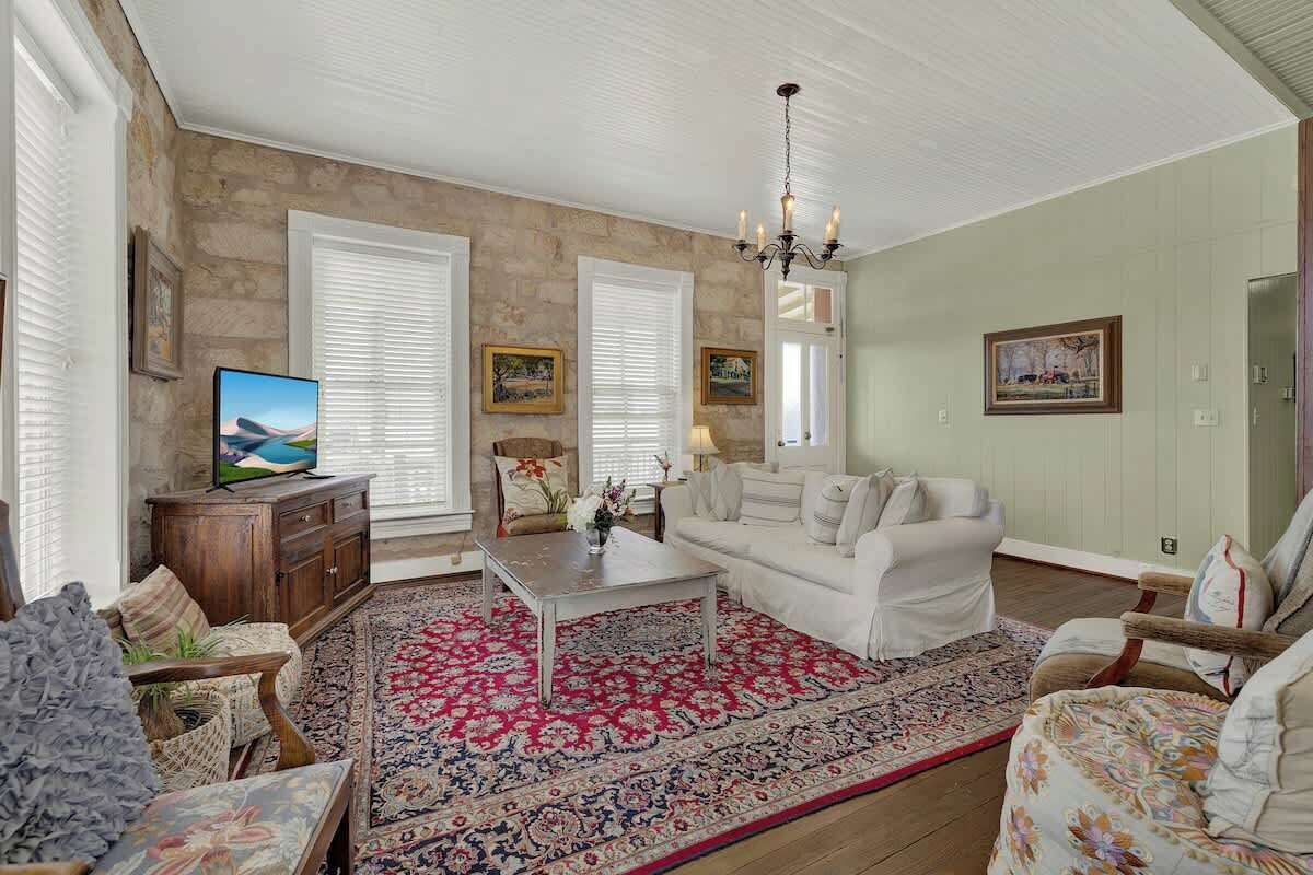 House, Multiple Beds, Patio, Garden View (101 N Orange #1) | Living area