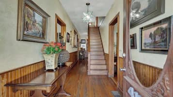 Rumah, Beberapa Tempat Tidur, hot tub, pemandangan kebun (415 W San Antonio- C) | Interior