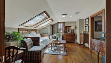 Casa, letti multipli, idromassaggio, vista giardino (415 W San Antonio- C) | 2 camere, con stile personalizzato, con arredamento individuale