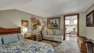 Casa, varias camas, hidromasaje, vista al jardín (415 W San Antonio- C) | Vista desde la habitación