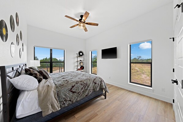 House, Multiple Beds, Hot Tub (337 Colt Valley)