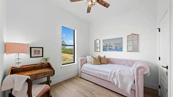 Talo, useita sänkyjä, poreamme (337 Colt Valley) | 3 makuuhuonetta, yksilöllisesti sisustettu, yksilöllisesti kalustettu