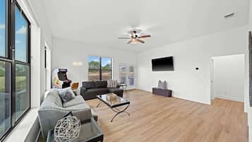 Talo, useita sänkyjä, poreamme (337 Colt Valley) | Oleskelualue