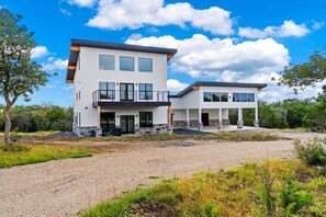 Exterior - Hill Country Escape W/views Plus, Hot-tub and Pet Friendly! (Kerrville)