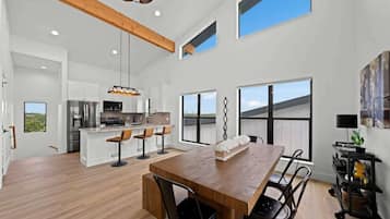 House, Multiple Beds, Hot Tub (337 Colt Valley) | Private kitchen