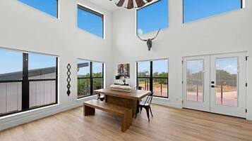 House, Multiple Beds, Hot Tub (337 Colt Valley) | Dining