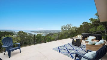 House, 2 Queen Beds, Hot Tub (215 Coyote Ln) | Terrace/patio