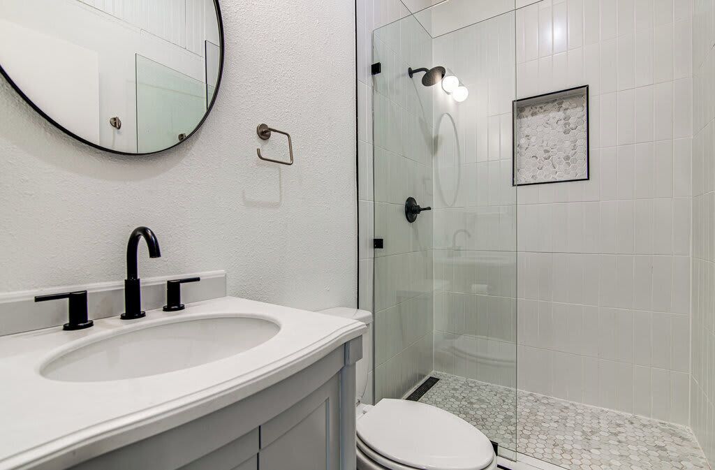 บ้านพัก, เตียงควีนไซส์ 2 เตียง, อ่างน้ำร้อน (215 Coyote Ln) | ห้องน้ำ | ผ้าเช็ดตัว