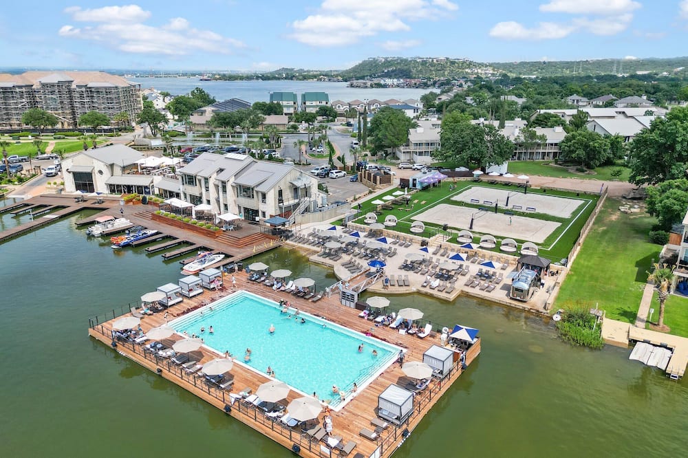 Lakeside Condo Retreat in Horseshoe Bay