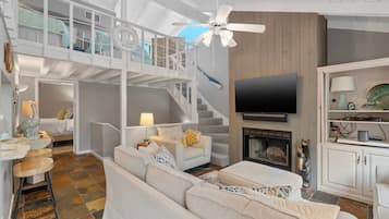 Apartment, Mehrere Betten, Poolzugang, Stadtblick (101 Cove West) | Wohnbereich | Kamin