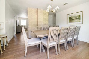 House, Multiple Beds, Pool Access, Pool View (324 Suniland) | Dining