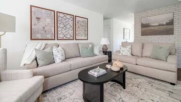 House, Multiple Beds, Pool Access, Pool View (324 Suniland) | Living area