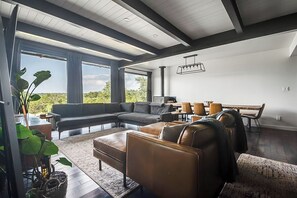 Ferienhaus, Mehrere Betten, Terrasse, Gartenblick (232 Spring Rd) | Wohnbereich