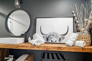 Hus, flere senger, terrasse, hageutsikt (232 Spring Rd) | Innvendig