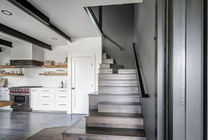 Staircase - Luxury Hill Country Container Home - Near Alamo Springs Cafe (Fredericksburg)