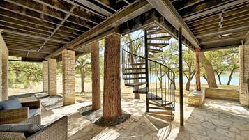 House, Multiple Beds, Hot Tub (6021 Circle J Rd) | Water view