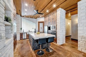 House, Berbilang Katil, Hot Tub (6021 Circle J Rd) | Dapur peribadi | Pembancuh kopi/teh 