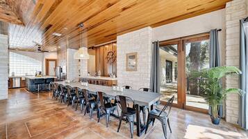 House, Multiple Beds, Hot Tub (6021 Circle J Rd) | 6 bedrooms, individually decorated, individually furnished, bed sheets