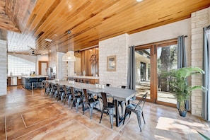 House, Multiple Beds, Hot Tub (6021 Circle J Rd) | 6 bedrooms, individually decorated, individually furnished, bed sheets