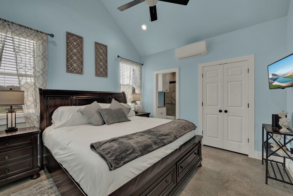 Ferienhaus, 1 King-Bett, Whirlpool, Gartenblick (1472 Live Oak-Unit 3-Marketing Only) | 1 Schlafzimmer, kostenloses WLAN