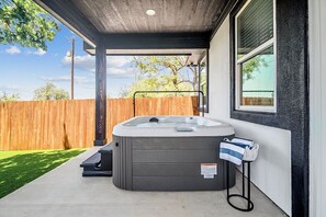 Casa, 1 cama de matrimonio grande, bañera de hidromasaje (1472 W Live Oak - Unit 5) | Vistas desde la habitación